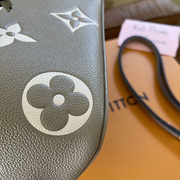 Authentic LV Neo Noe Bi-color - Picture 7 of 14